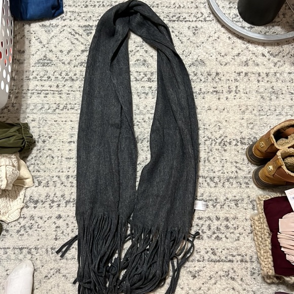 NWT Lucky brand gray scarf - Picture 4 of 5